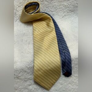 Tommy Hilfiger Men’s Necktie 100% Silk Yellow Diagonal Stripes 58.5” x 3.75”